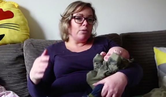 Жительница Великобритании забеременела дважды за неделю и родила тройню